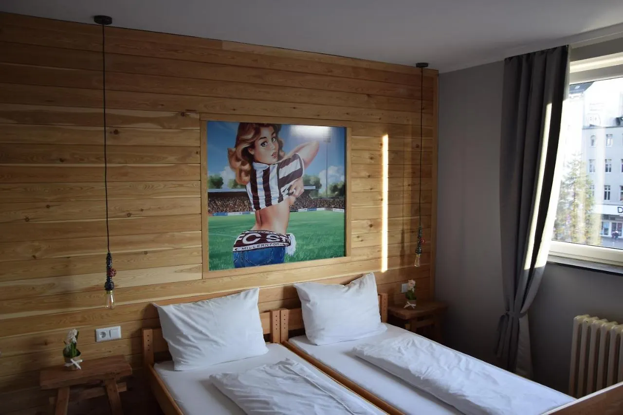 Hamburger Alm Hotel St. Pauli 0*, Hamburgo