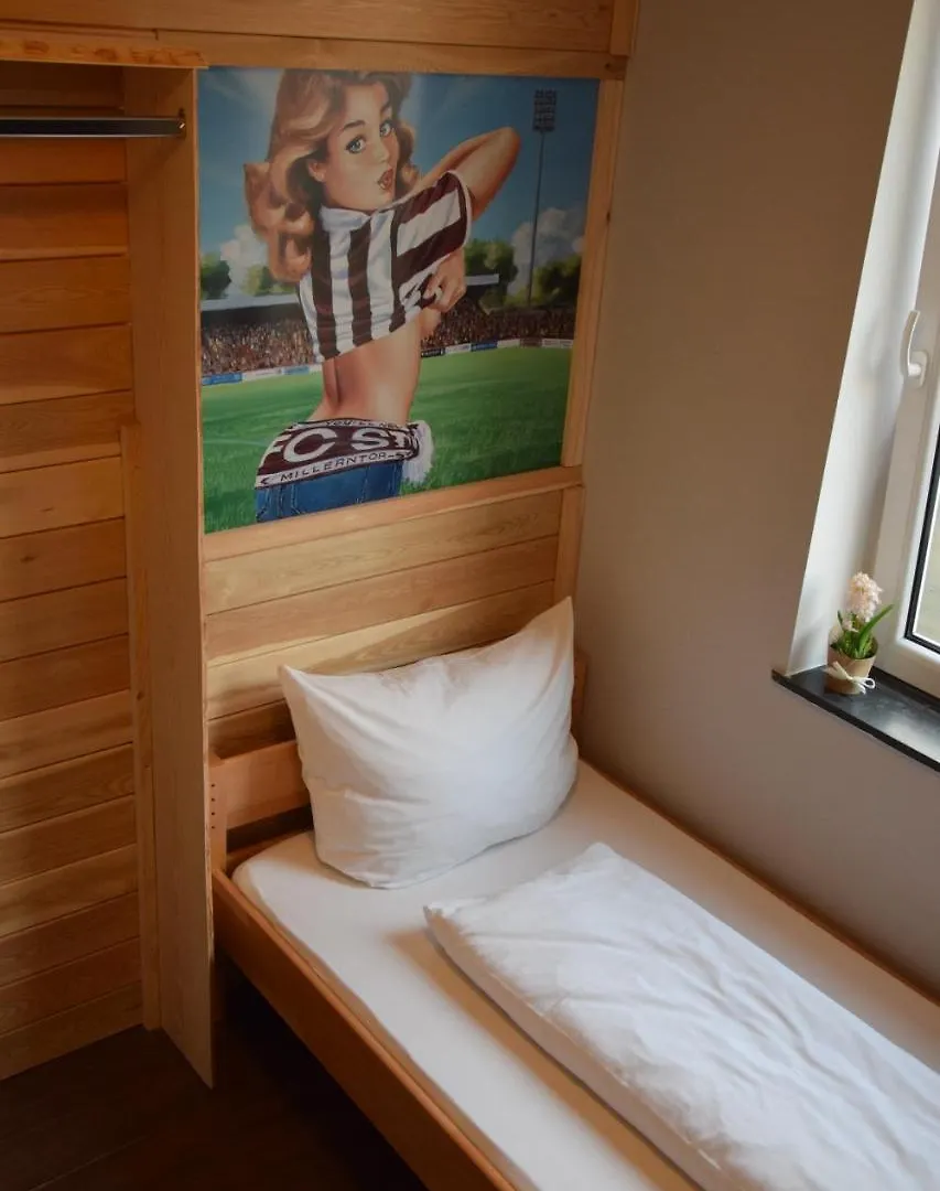Hamburger Alm Hotel St. Pauli 0*, ハンブルク ドイツ